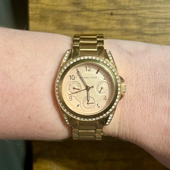 Authentic Michael Kors Champagne Rose Gold Plated Stainless Steel Wrist Watch - Picture 3 of 5